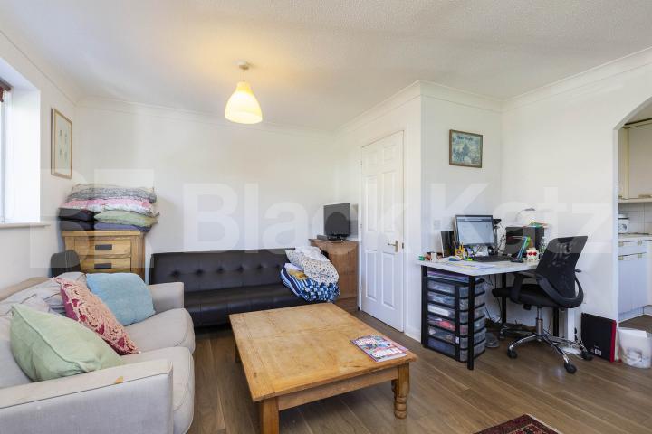 A spacious one double bedroom flat located between Archway and Finsbury Park Cornwallis Square, Archway